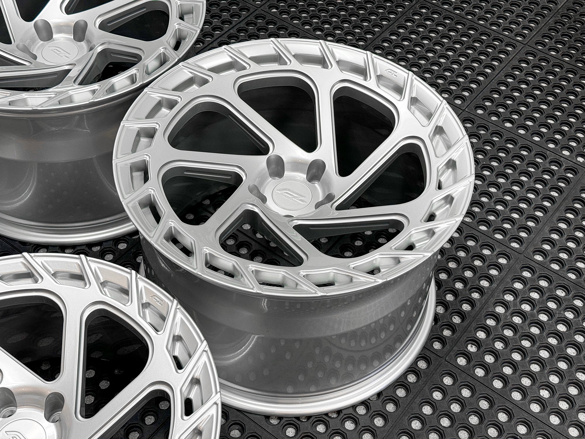 19" RENZO FORGEDLITE  TF7 1PC MONOBLOCK CUSTOM MADE - 